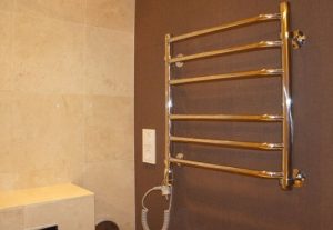 Установка электрического полотенцесушителя в ванной в Никольском