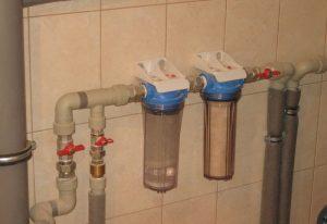 Установка проточного фильтра для воды в Никольском